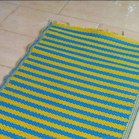 Tapis africain en plastique recyclé XS