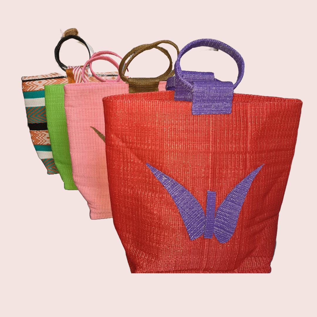 Panier africain en plastique recyclé " La DIFFERENTE"