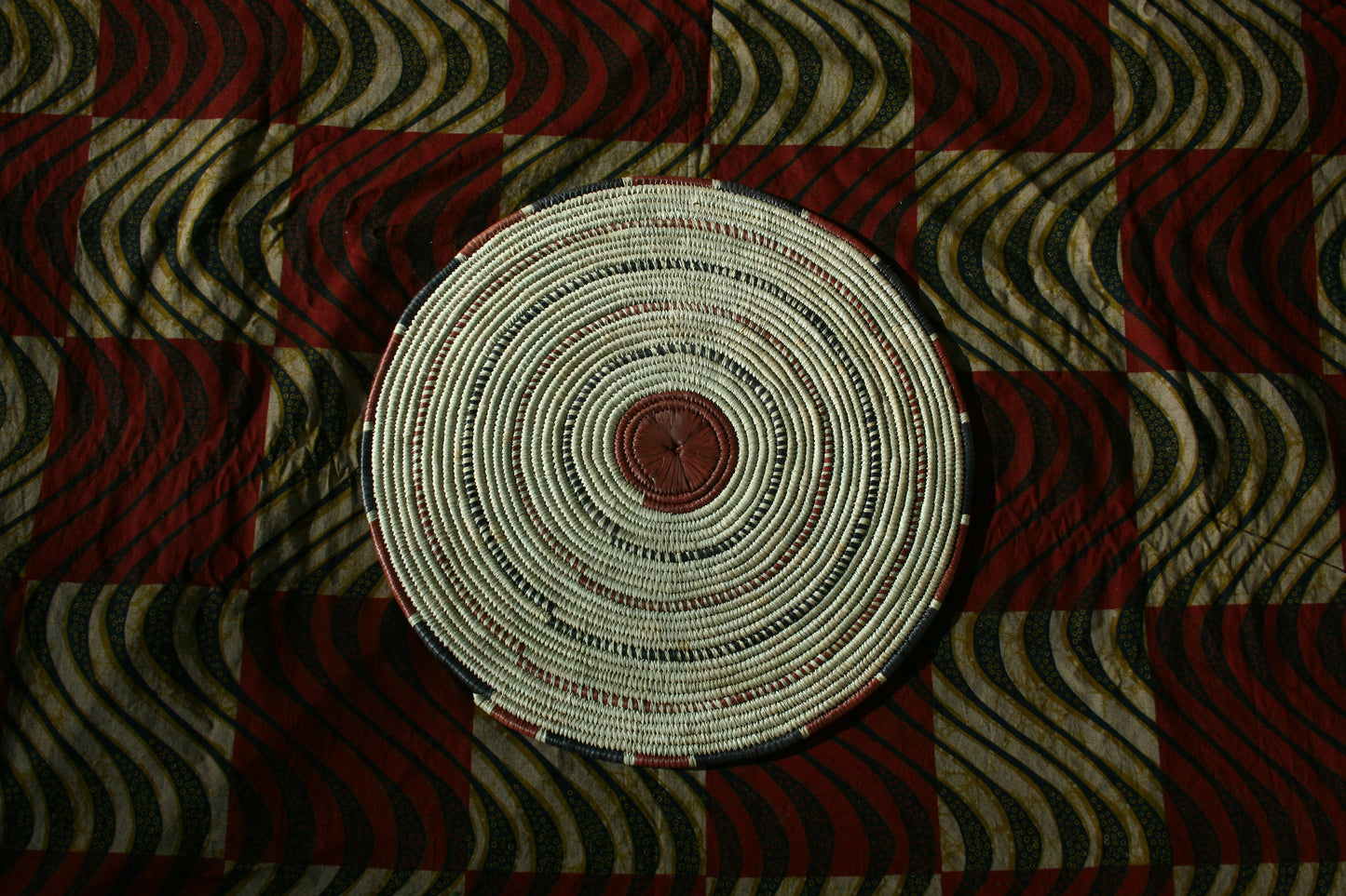 Panier mural, dessous de plat en paille tissée par les Haoussas