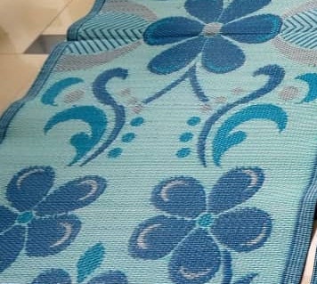 Tapis plastique africain bleu Mestissés