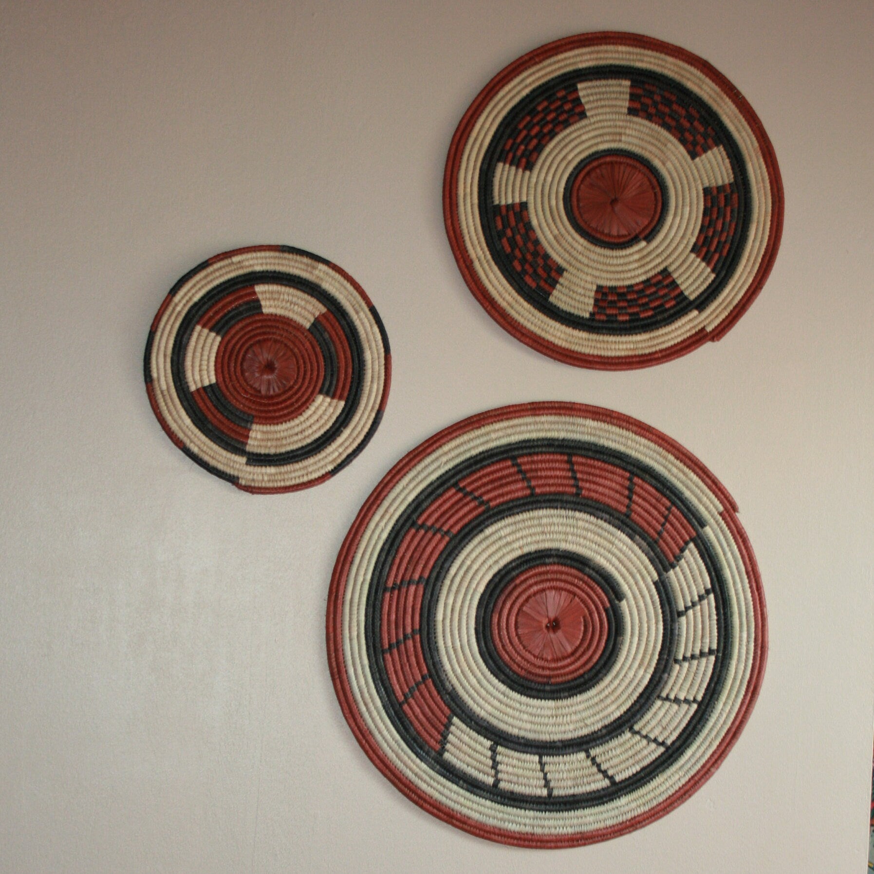 Composition murale de paniers africains Mestissés