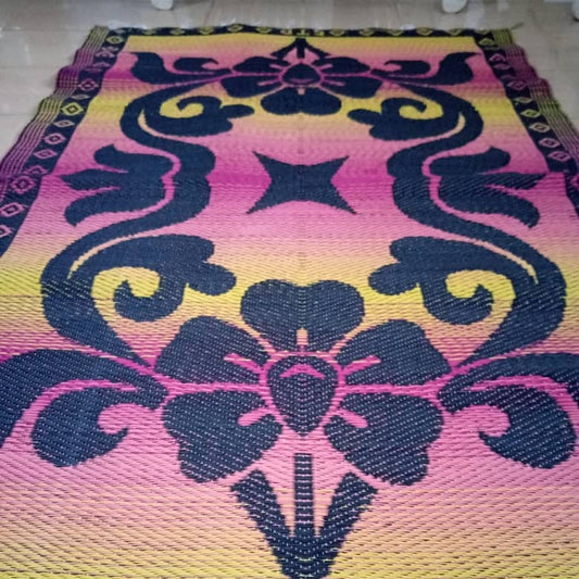 Tapis plastique africain pour l'intérieur ou l'extérieur rose, large