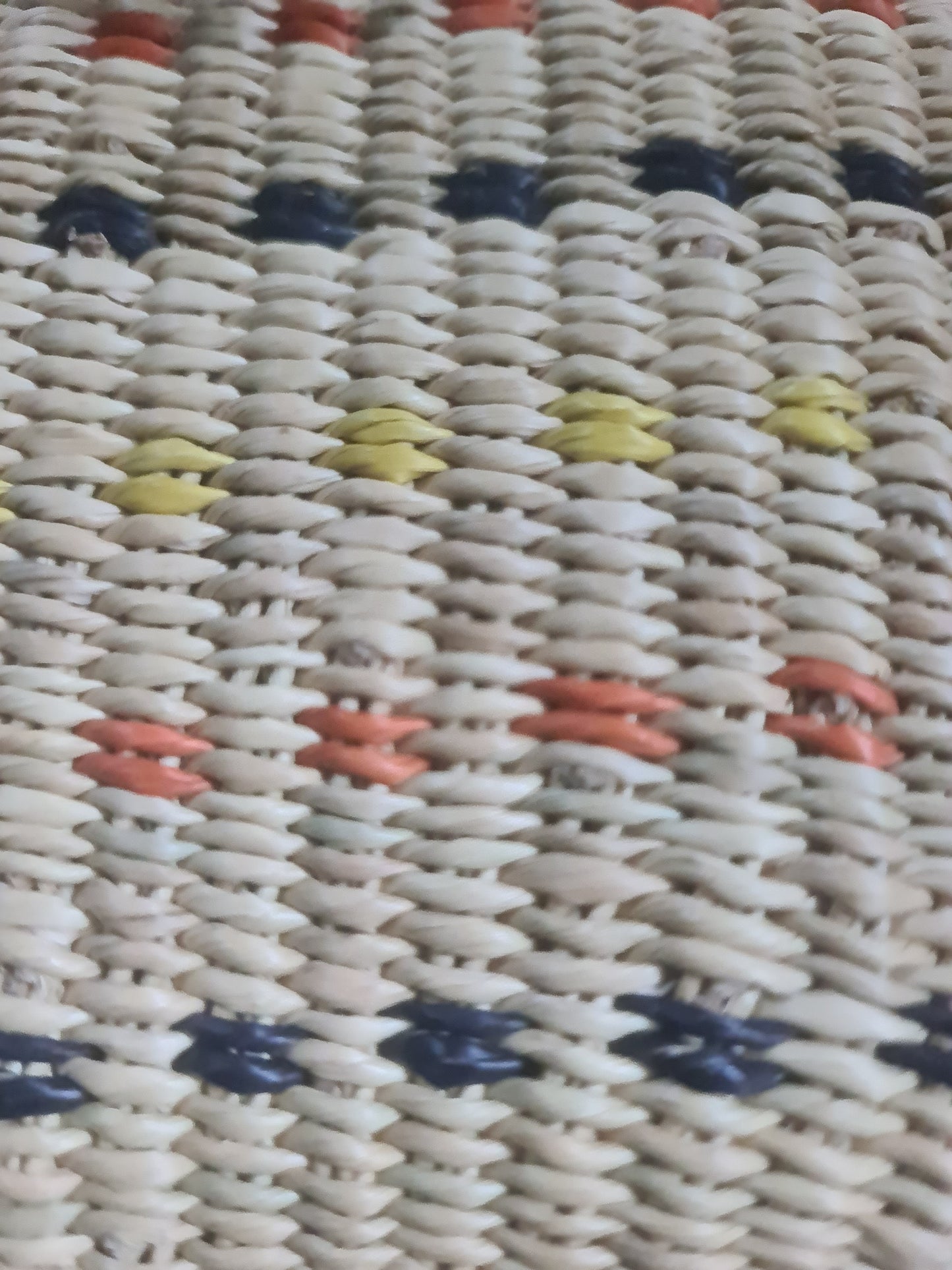 Sacoche triangulaire en fibre Bolga et cuir – Tressage artisanal