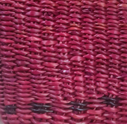 Sacoche triangulaire en fibre Bolga et cuir – Tressage artisanal
