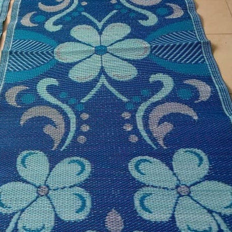 Tapis plastique africain bleu Mestissés