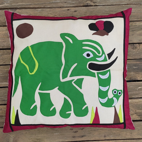 Coussin décoratif en appliqué motif animaux Mestissés
